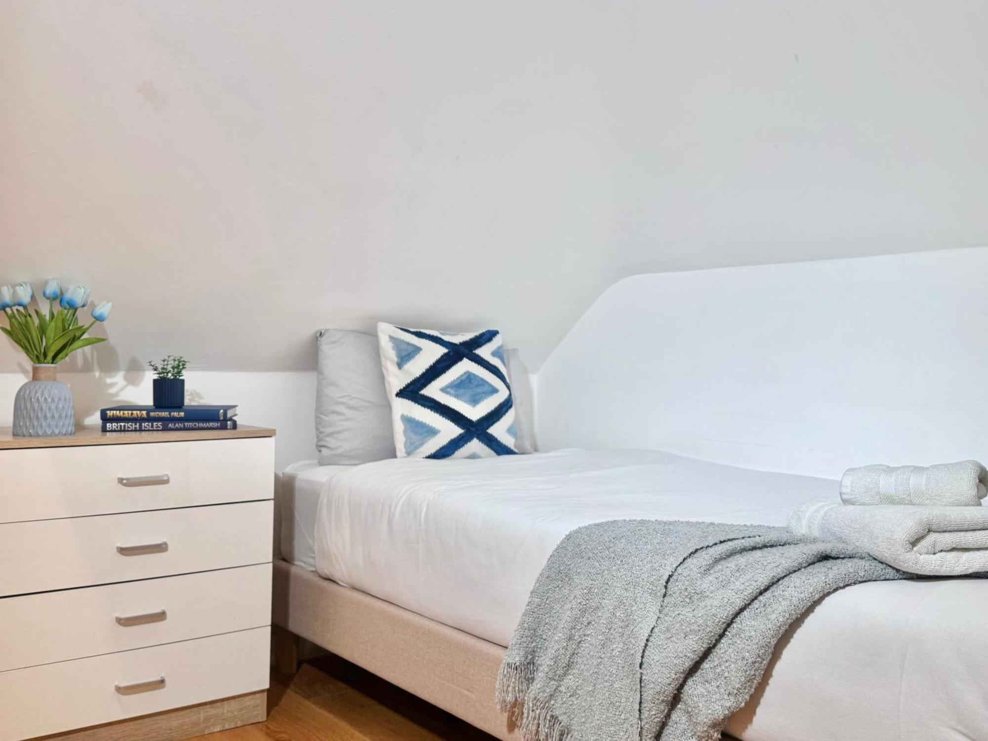 En-Suites With Free Parking 30Min To Central London Bagian luar foto