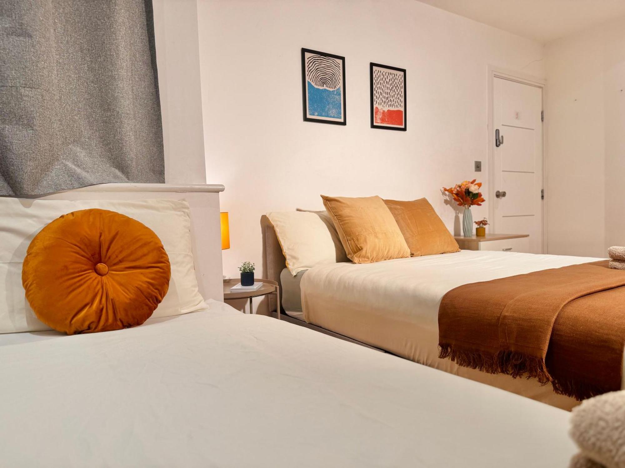 En-Suites With Free Parking 30Min To Central London Bagian luar foto