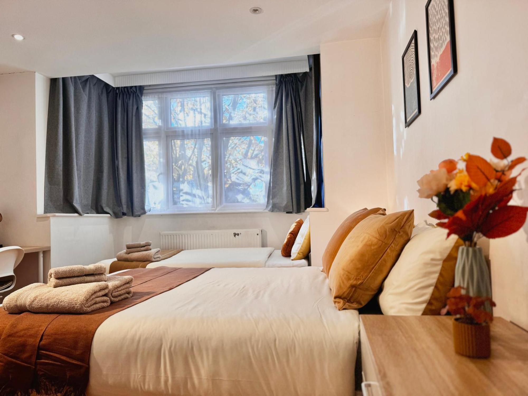 En-Suites With Free Parking 30Min To Central London Bagian luar foto