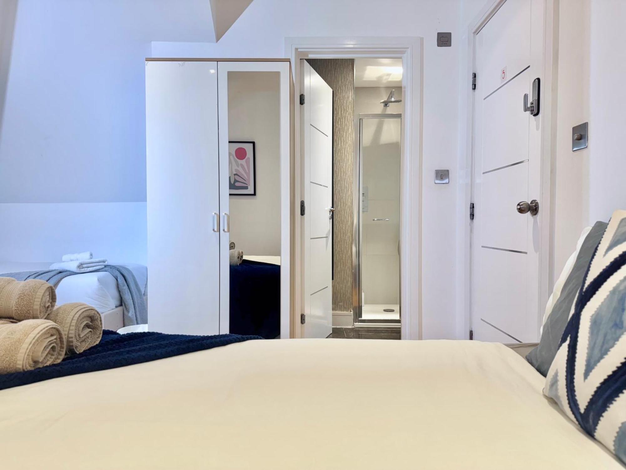 En-Suites With Free Parking 30Min To Central London Bagian luar foto