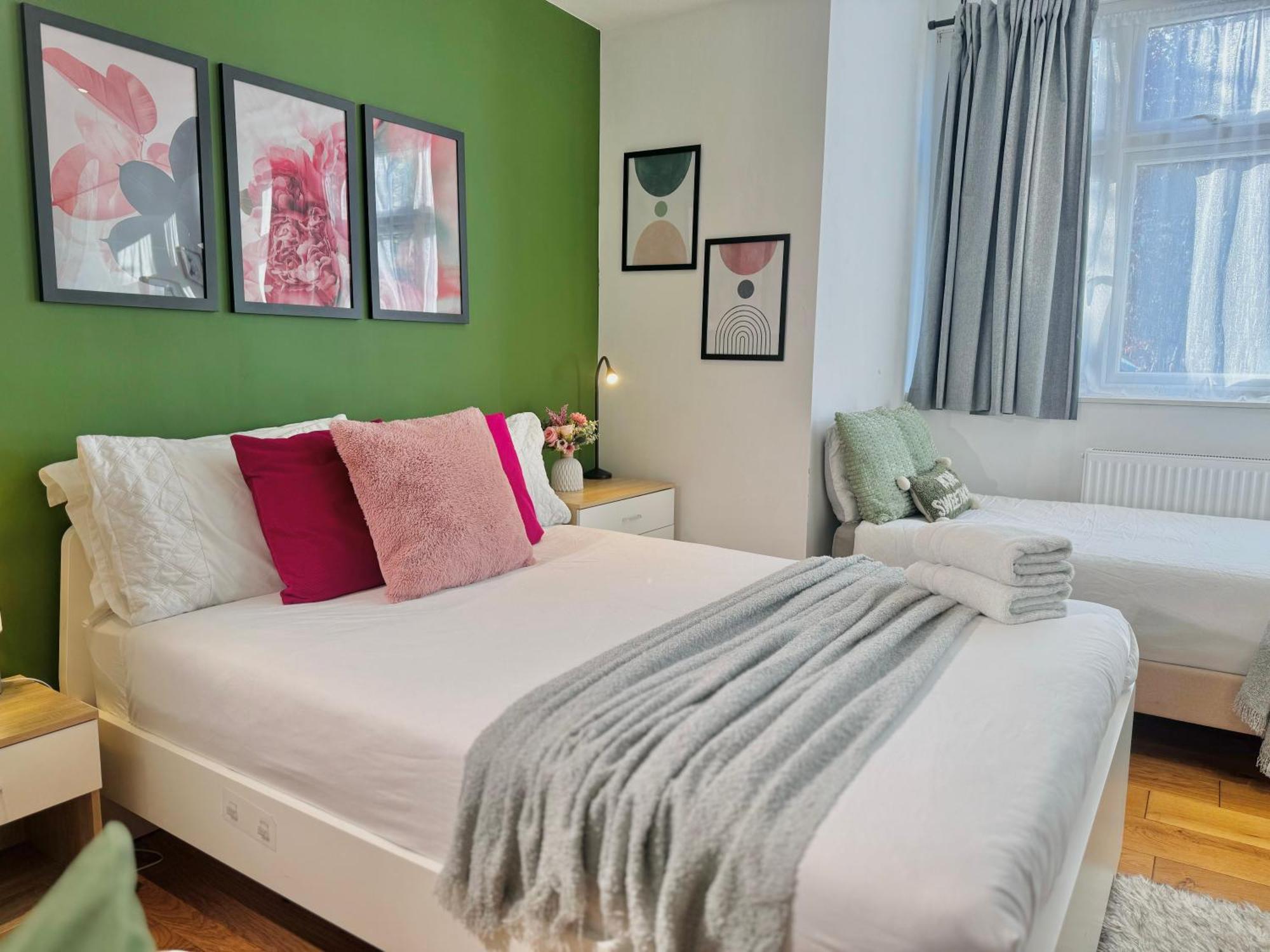 En-Suites With Free Parking 30Min To Central London Bagian luar foto