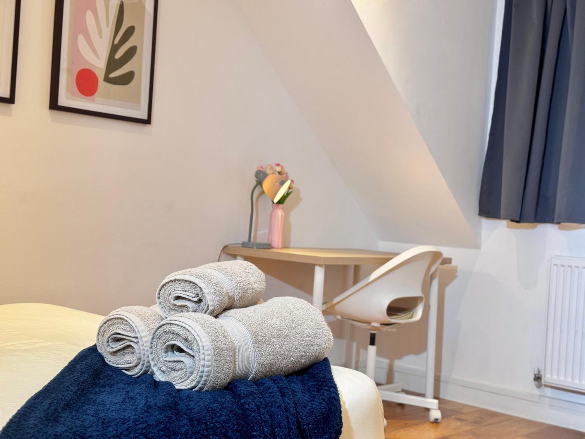 En-Suites With Free Parking 30Min To Central London Bagian luar foto