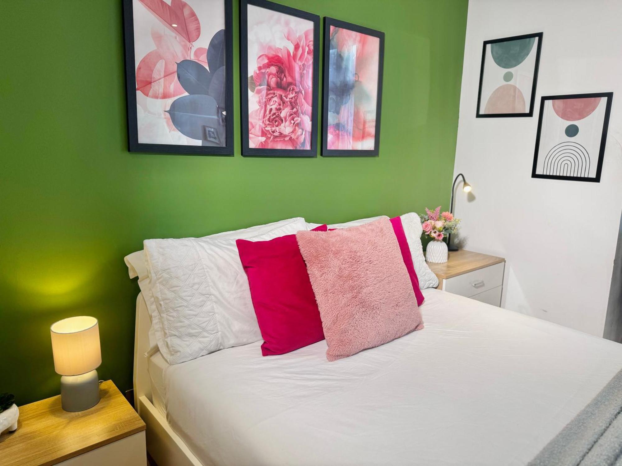 En-Suites With Free Parking 30Min To Central London Bagian luar foto