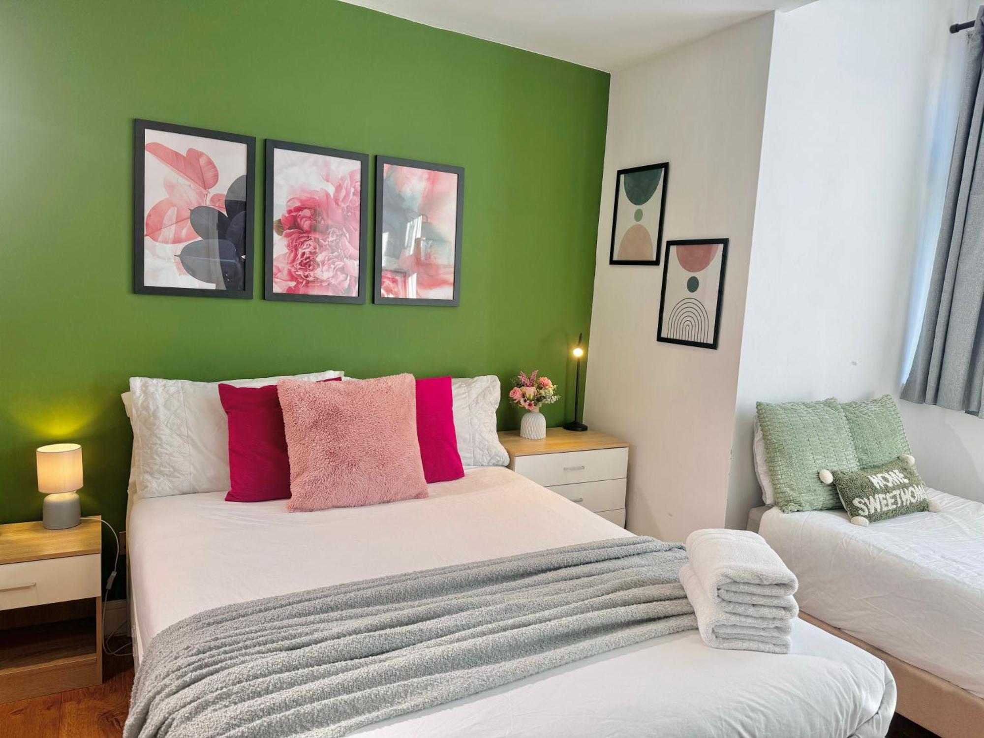 En-Suites With Free Parking 30Min To Central London Bagian luar foto