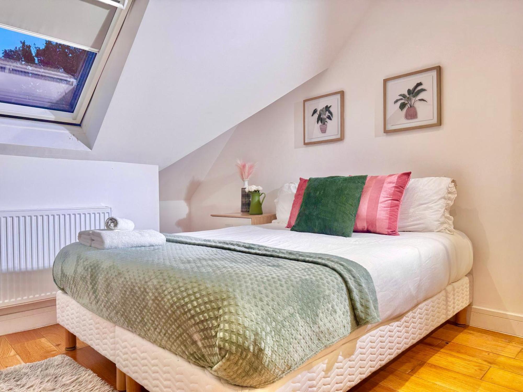 En-Suites With Free Parking 30Min To Central London Bagian luar foto
