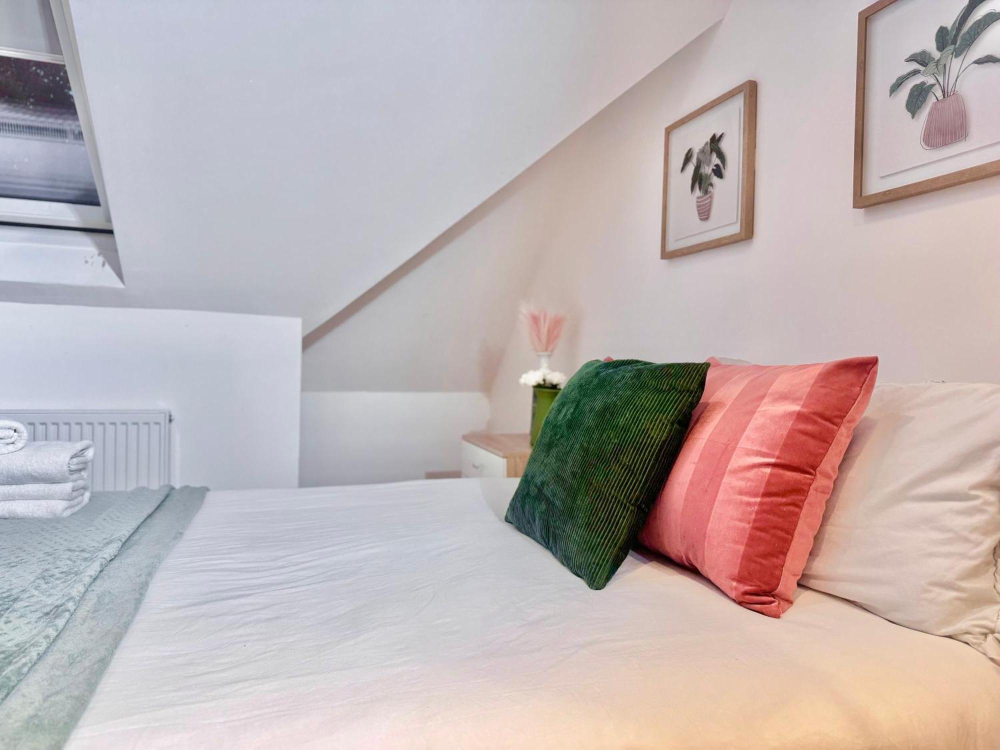 En-Suites With Free Parking 30Min To Central London Bagian luar foto