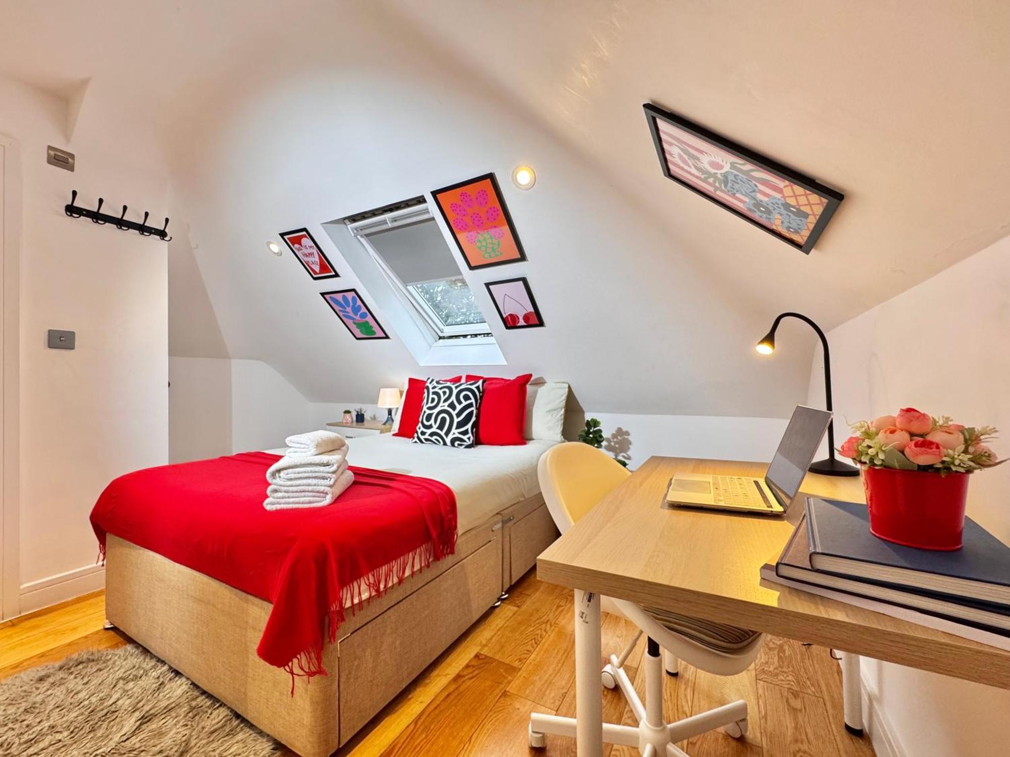 En-Suites With Free Parking 30Min To Central London Bagian luar foto