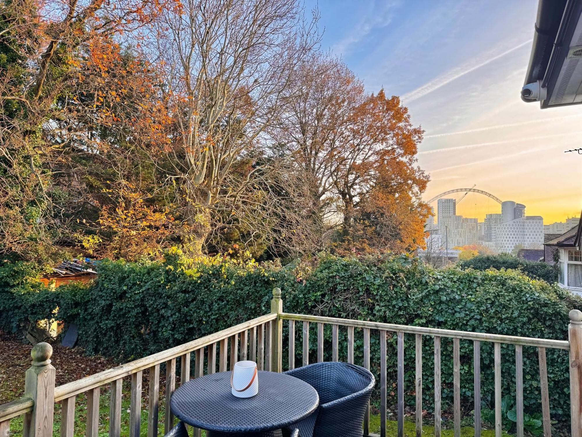 En-Suites With Free Parking 30Min To Central London Bagian luar foto