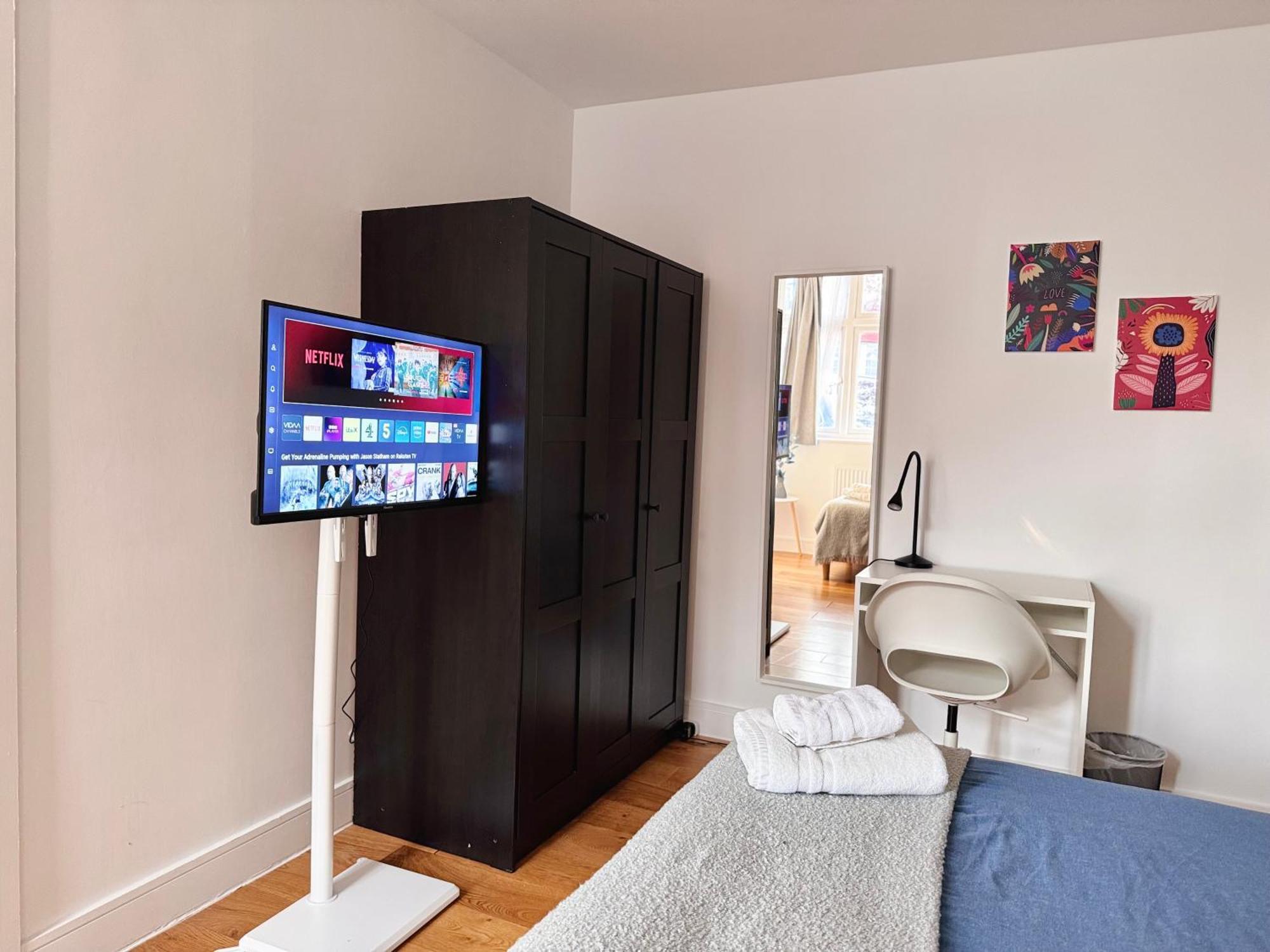 En-Suites With Free Parking 30Min To Central London Bagian luar foto
