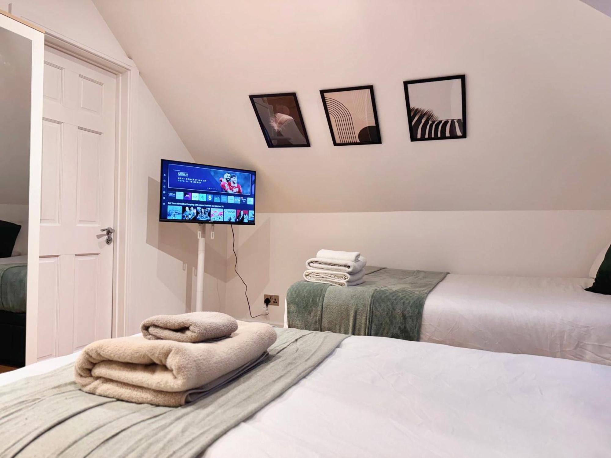 En-Suites With Free Parking 30Min To Central London Bagian luar foto