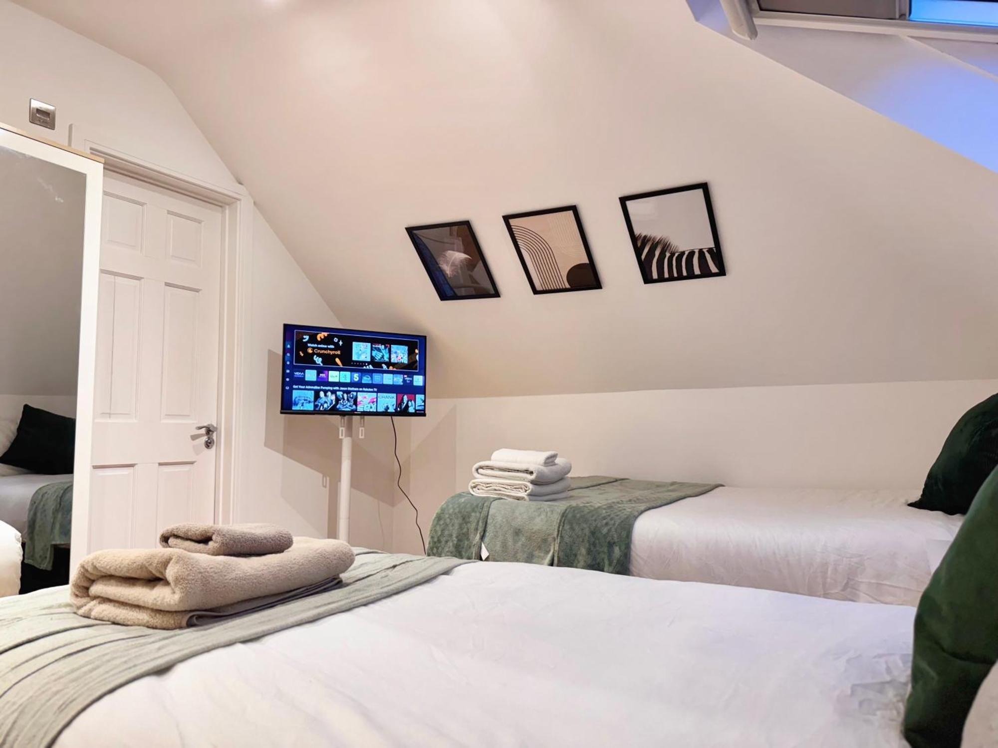 En-Suites With Free Parking 30Min To Central London Bagian luar foto