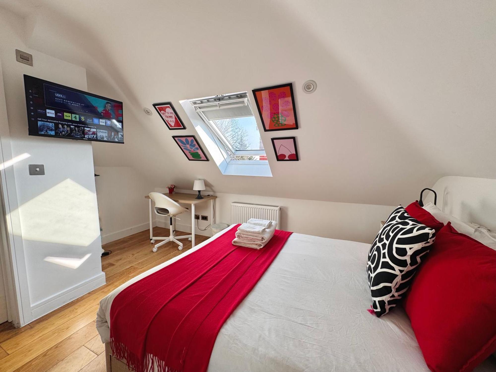 En-Suites With Free Parking 30Min To Central London Bagian luar foto