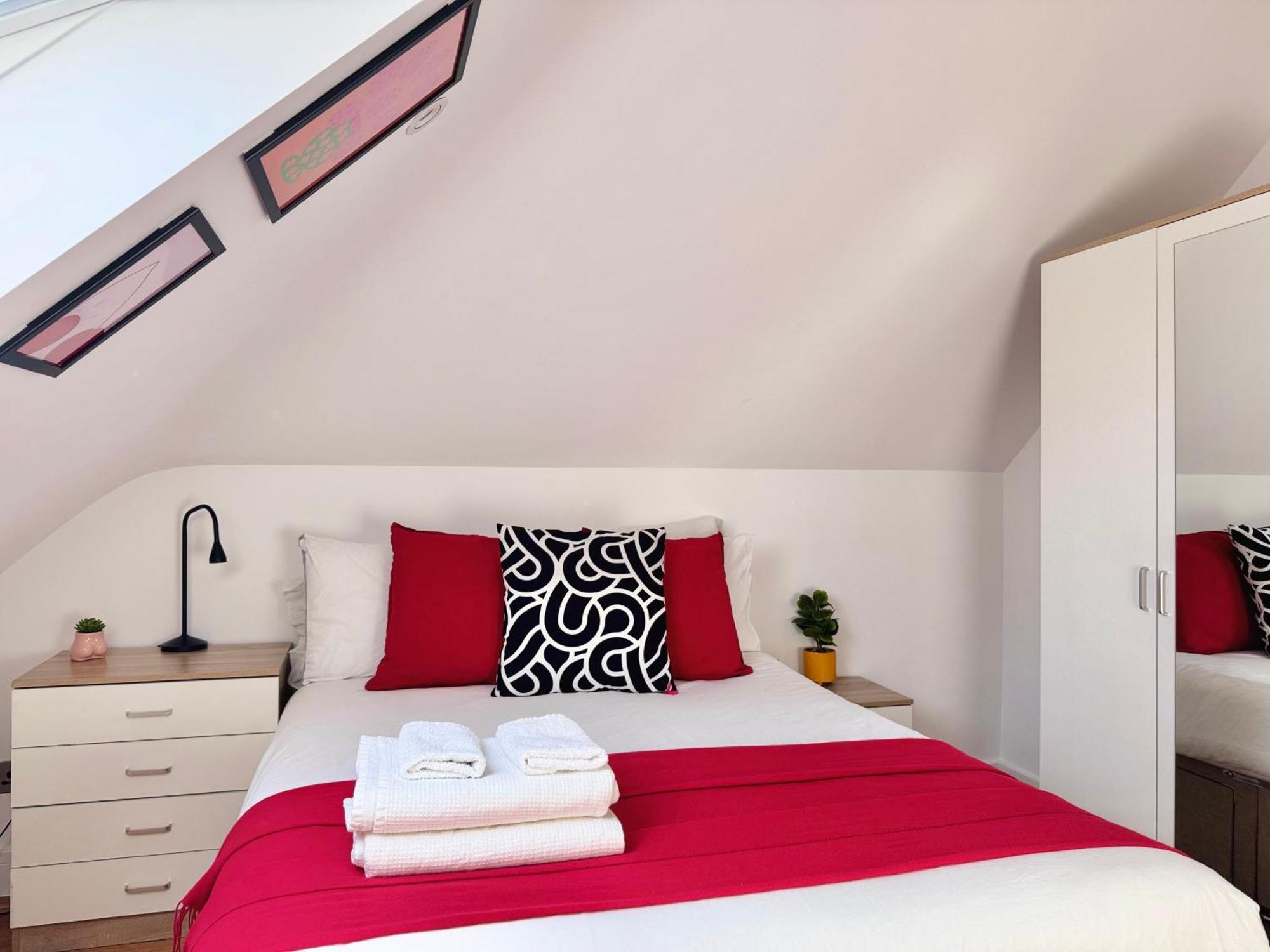 En-Suites With Free Parking 30Min To Central London Bagian luar foto