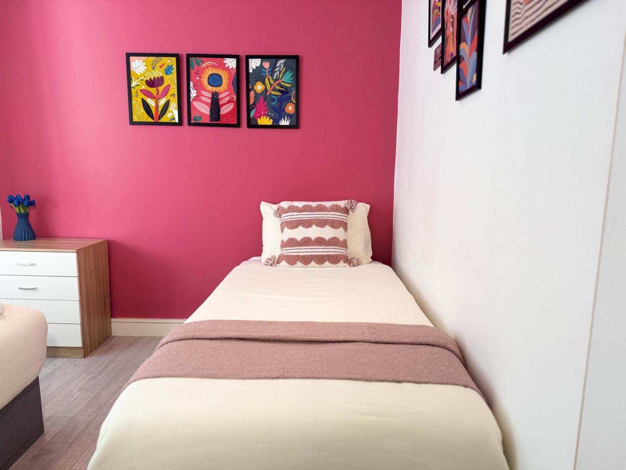 En-Suites With Free Parking 30Min To Central London Bagian luar foto
