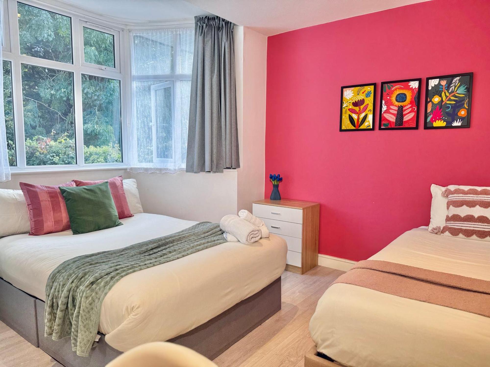 En-Suites With Free Parking 30Min To Central London Bagian luar foto