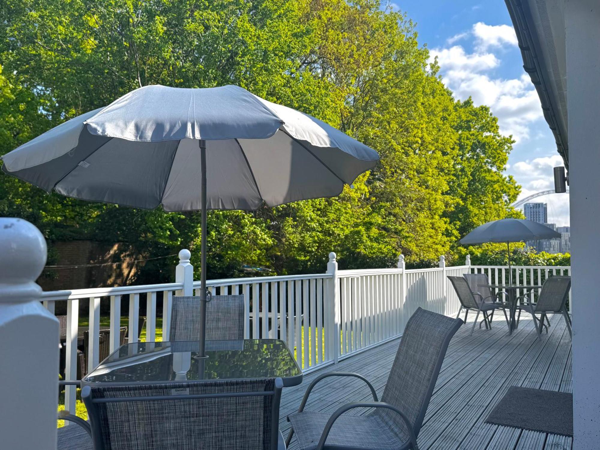 En-Suites With Free Parking 30Min To Central London Bagian luar foto